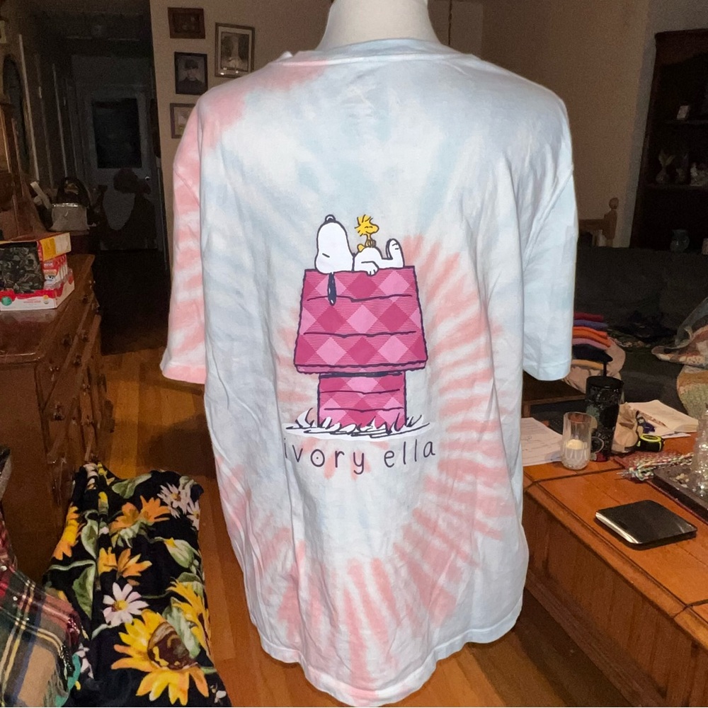 Ivory Ella Peanuts Sz XL Light Blue & Peach Tie-dye Tee w/Snoopy and Dog House